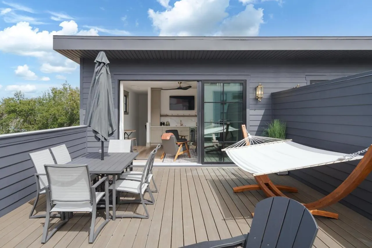 Luxury Wellness Retreat With Sauna And Cold Plunge Tampa